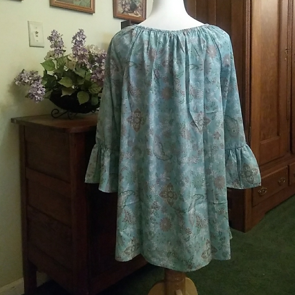 Women's top - Picture 3 of 6